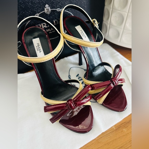 NEW Prada Women's Avorio & Amarena Calzature Donna Heels w/ Bow Size 37.5 or 7.5 - Picture 1 of 10